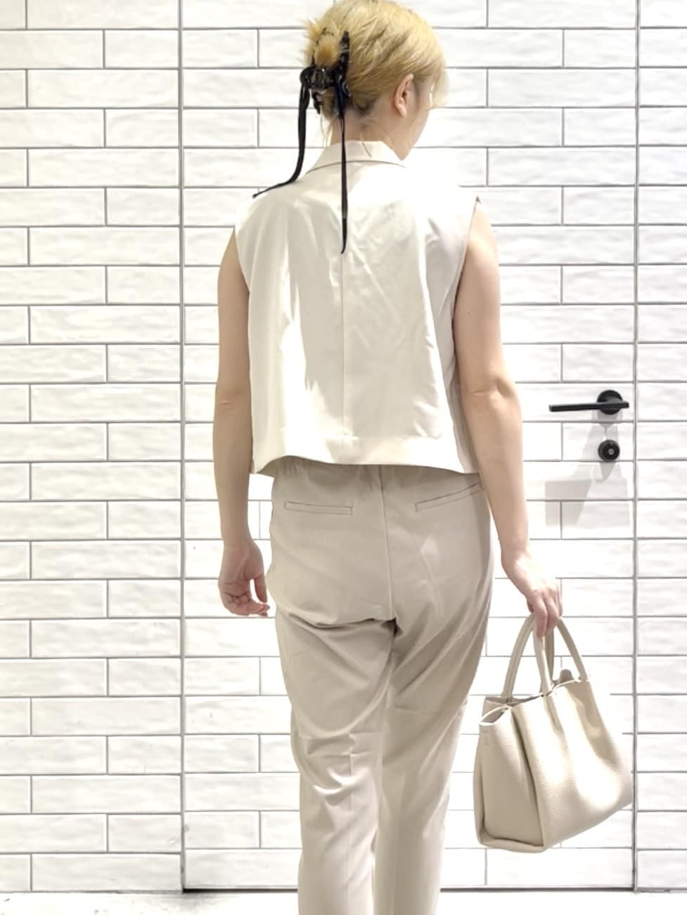 しおりさんの「OPAQUE.CLIP｜ショートテーラードジレ【接触冷感／洗濯機洗い可】」を使ったコーディネート