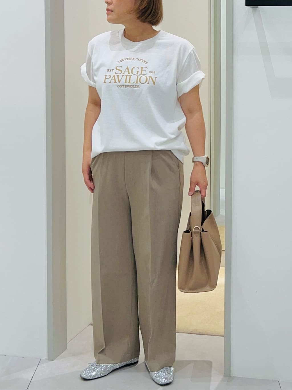タナさんの「THE SHOP TK｜カレッジ＆フォトプリントTシャツ【洗濯機OK】」を使ったコーディネート
