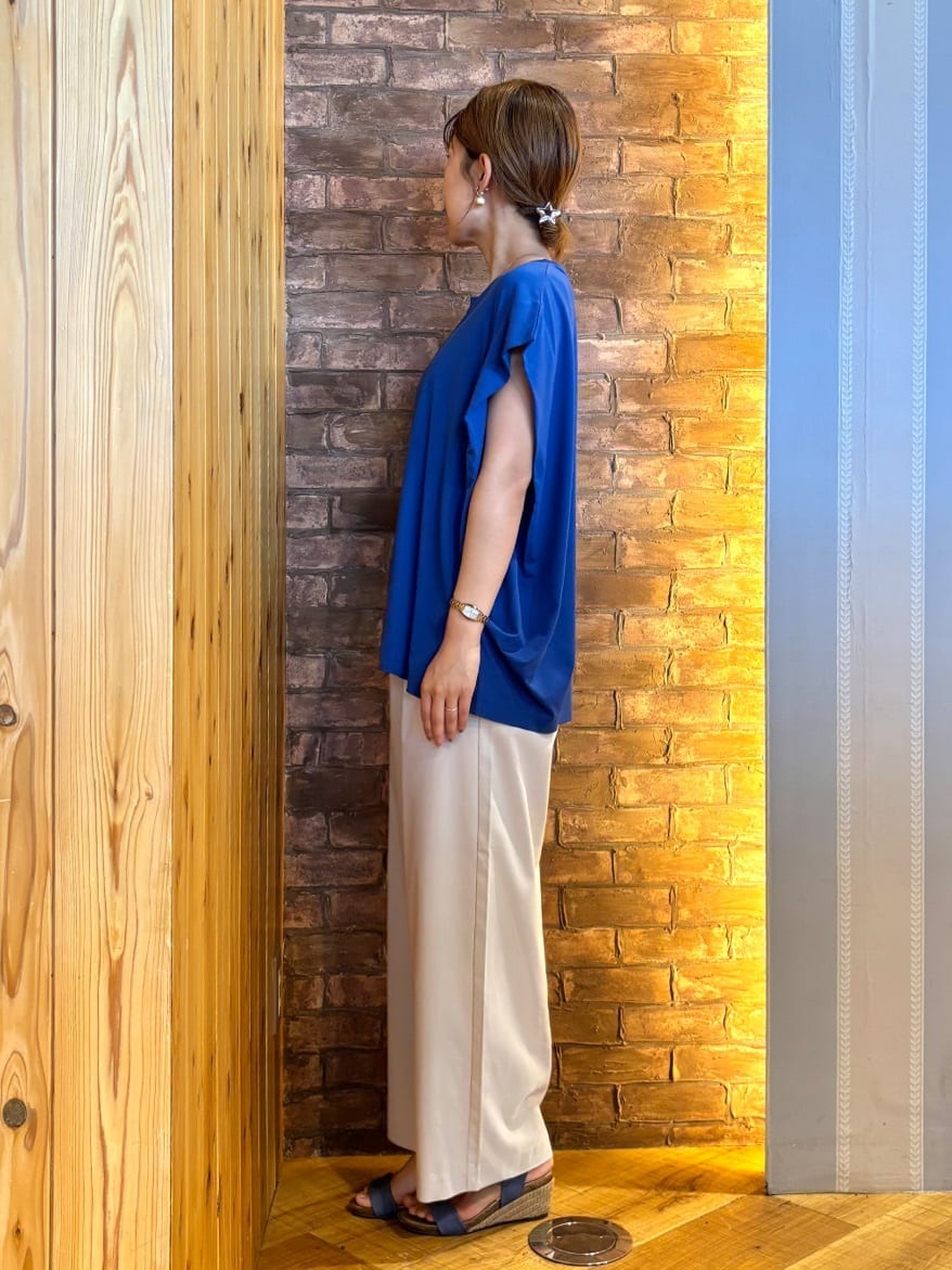 mieさんの「SHOO･LA･RUE｜【S-LL/ひんやり/UV】二の腕をきれいにカバー ショルダータックトップス」を使ったコーディネート