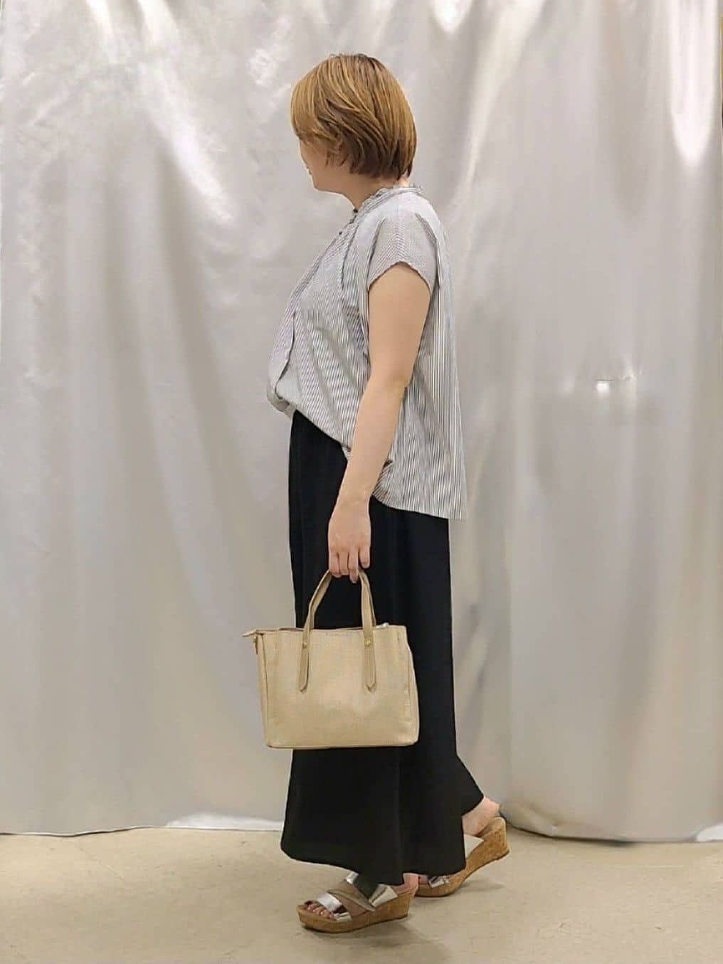 Chiiさんの「SHOO･LA･RUE｜【S-LL/ひんやり】さらっとタッチできれい見え ピンタックスカーチョ」を使ったコーディネート