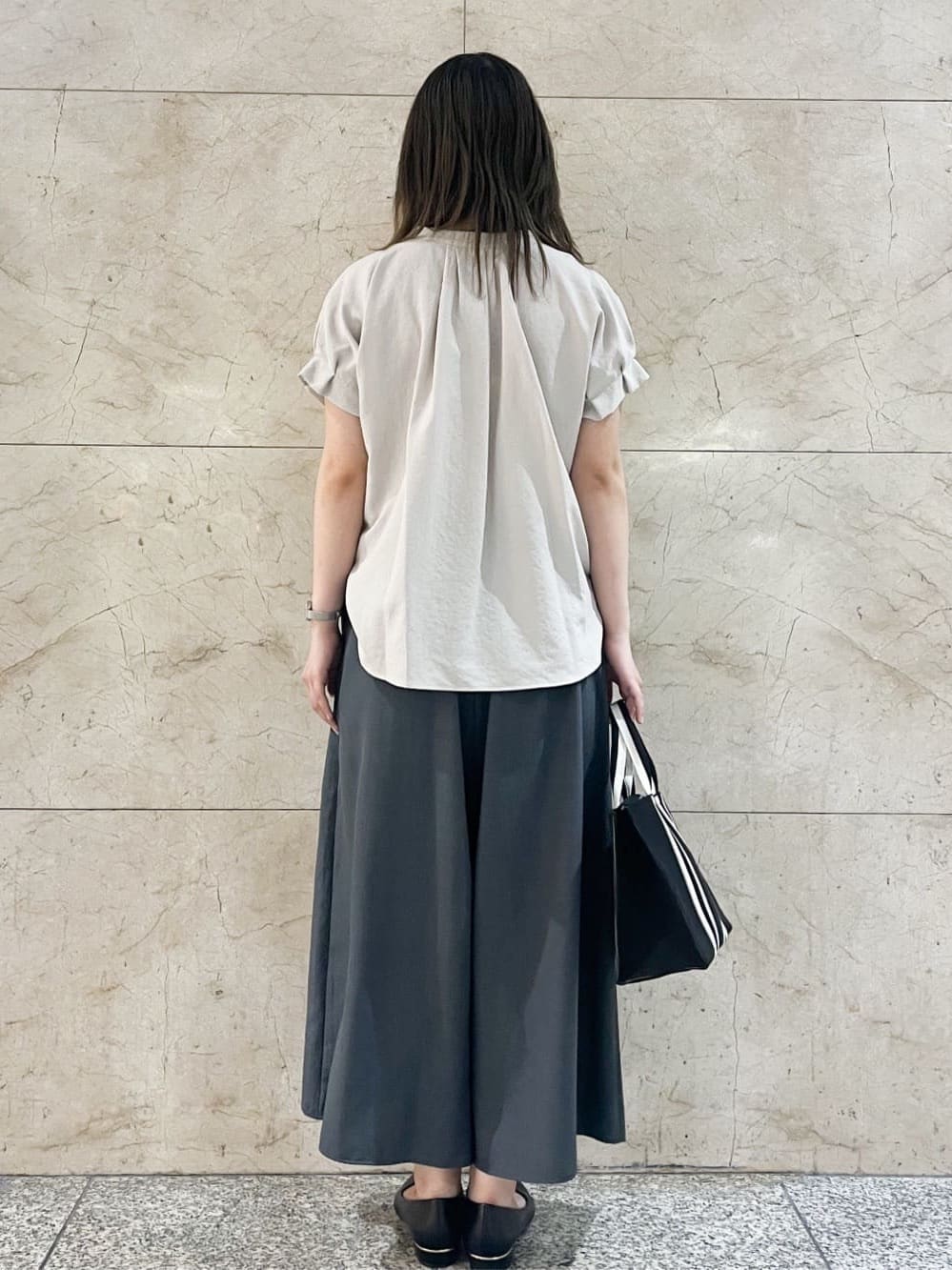 まひるさんの「index｜《7色展開／XS-LLサイズ》タックスリーブスキッパーブラウス【洗濯機洗い可／吸水速乾／抗ピル／防シ」を使ったコーディネート