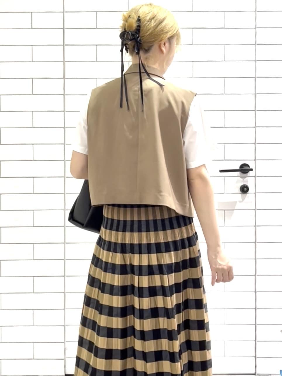 しおりさんの「OPAQUE.CLIP｜ショートテーラードジレ【接触冷感／洗濯機洗い可】」を使ったコーディネート
