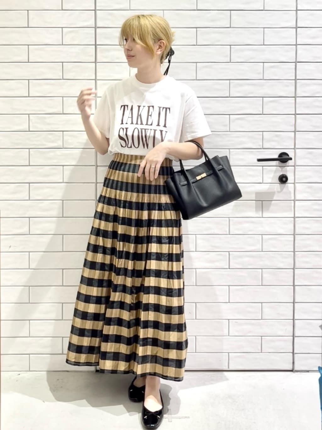 しおりさんの「OPAQUE.CLIP｜ロゴプリントTシャツ【洗濯機洗い可】」を使ったコーディネート