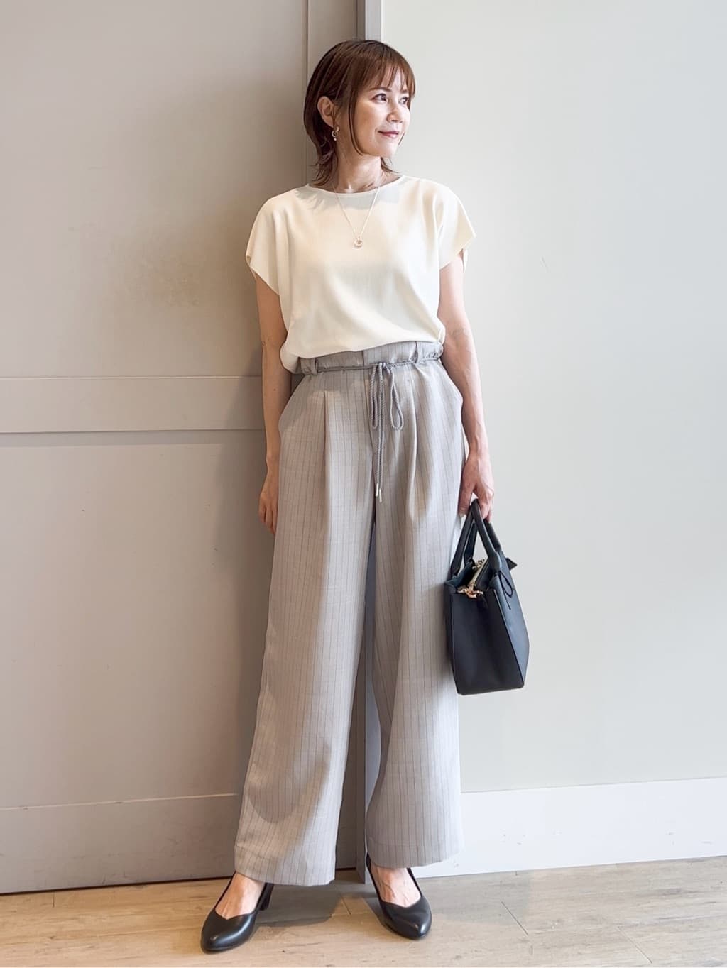 yamakoさんの「grove｜ロープベルトで差がつく 洗練リラックスパンツ」を使ったコーディネート