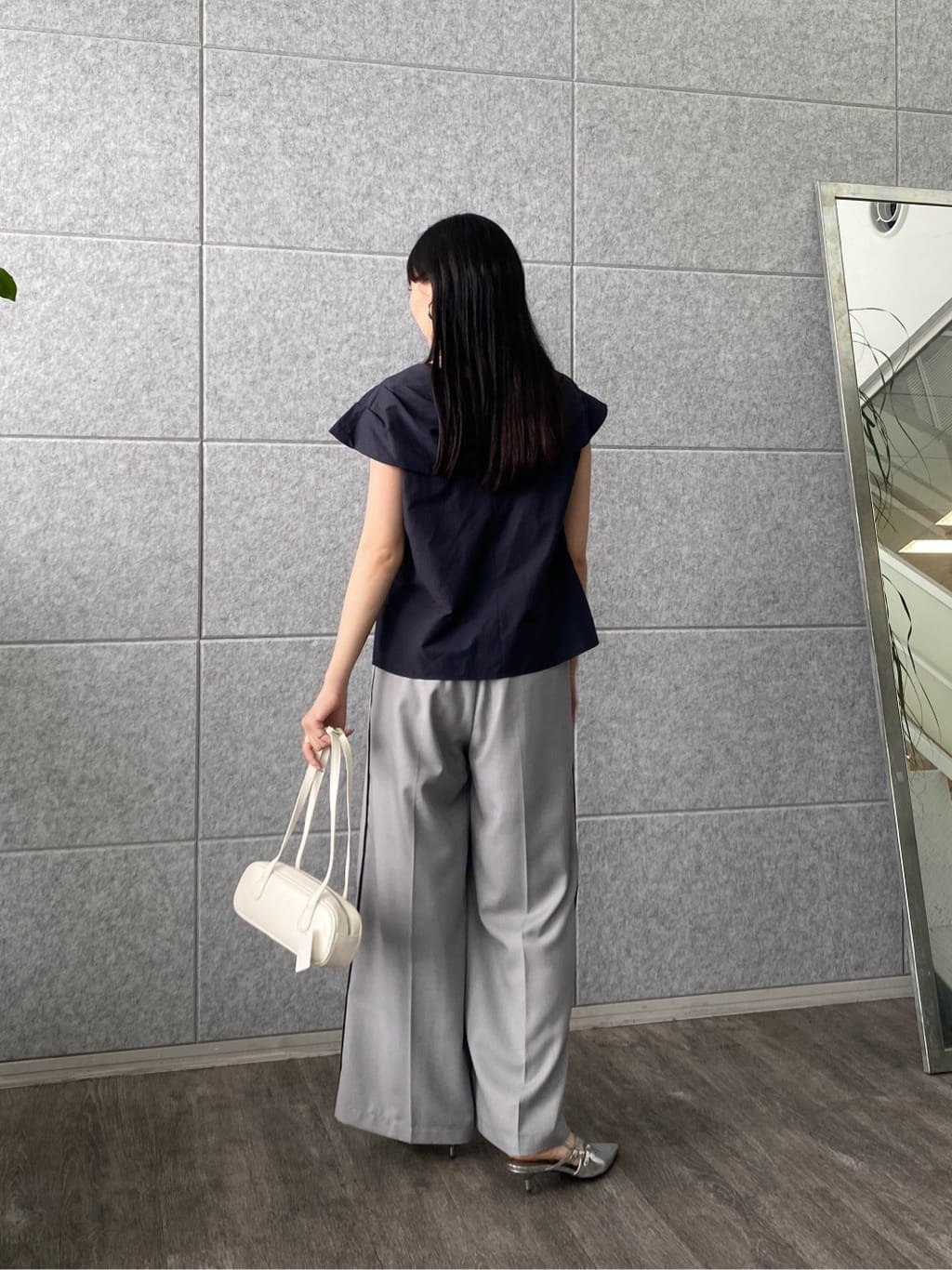 rinaさんの「INDIVI｜【セットアップ可能】サキソニーサイドラインパンツ」を使ったコーディネート