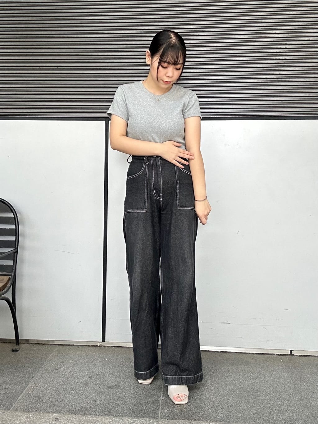 あずみさんの「ESPERANZA｜スクエアトゥブロックヒールミュール」を使ったコーディネート