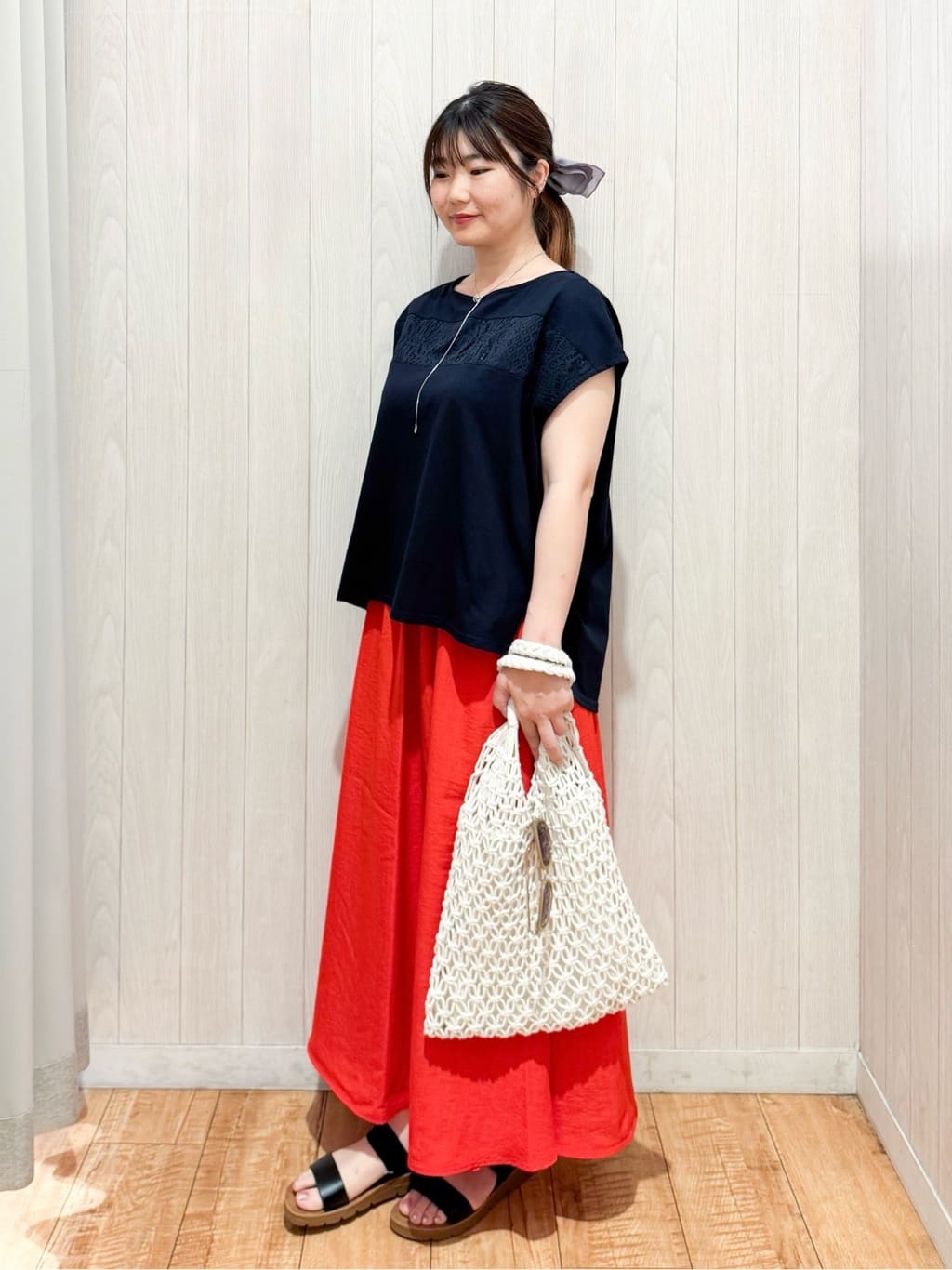 愛さんの「SHOO･LA･RUE｜【高レビュー/着丈選べる】華やかさをプラスする アソートロングスカート」を使ったコーディネート