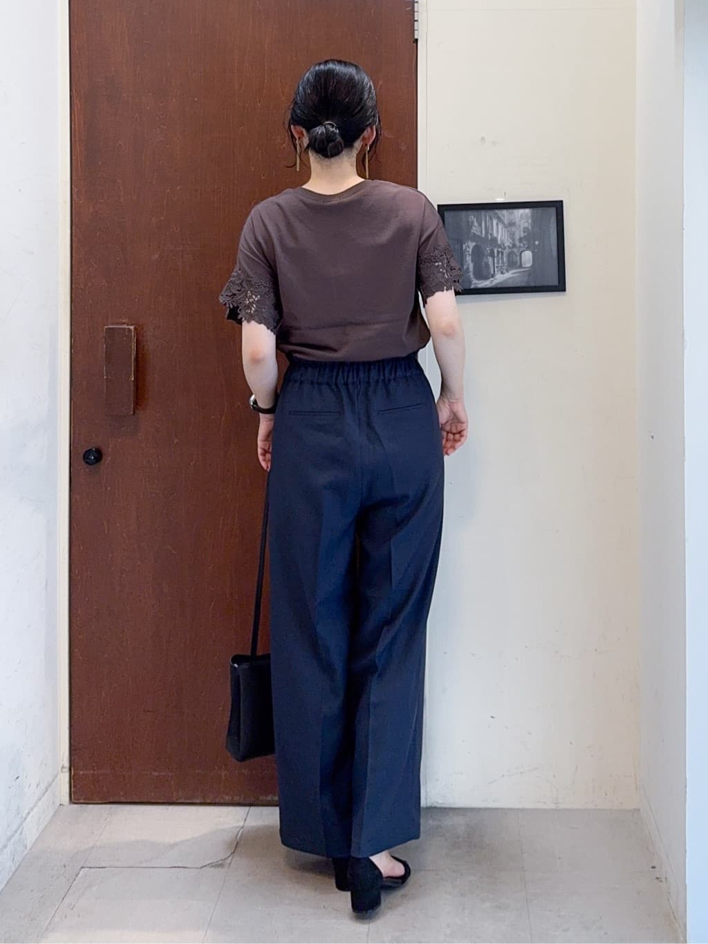 𝐇𝐢𝐫𝐨𝐦𝐢さんの「SHOO･LA･RUE｜【S-LL/ひんやり/UV/】大人上品な お袖レースニット」を使ったコーディネート
