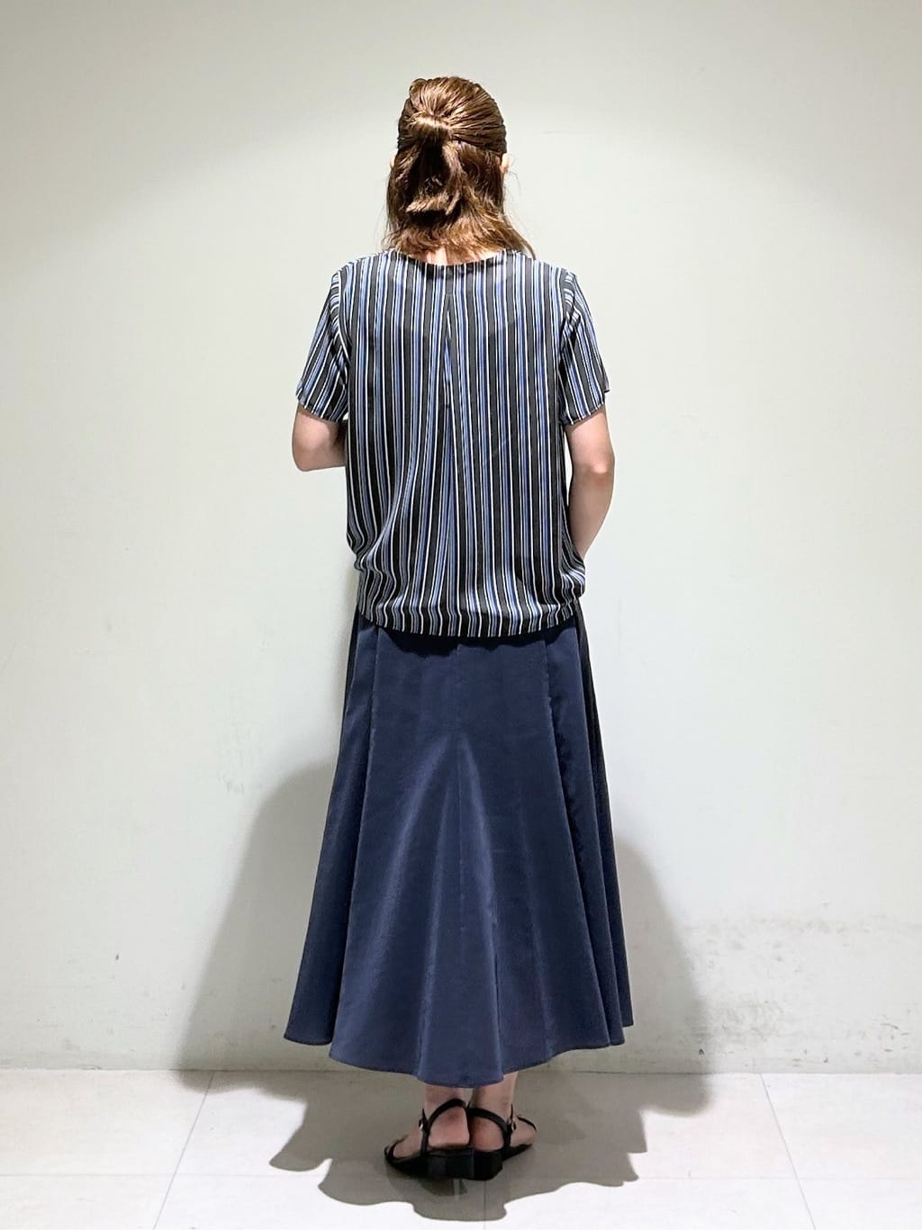 tsuyuさんの「INDIVI｜【洗える／通勤】無地＆マルチストライプ柄Vネックブラウス」を使ったコーディネート