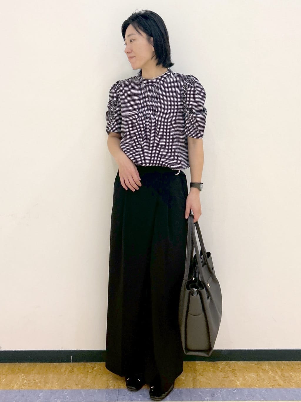 su.さんの「index｜柄プリントピンタックブラウス【洗濯機洗い可／イージーアイロン／防シワ】」を使ったコーディネート