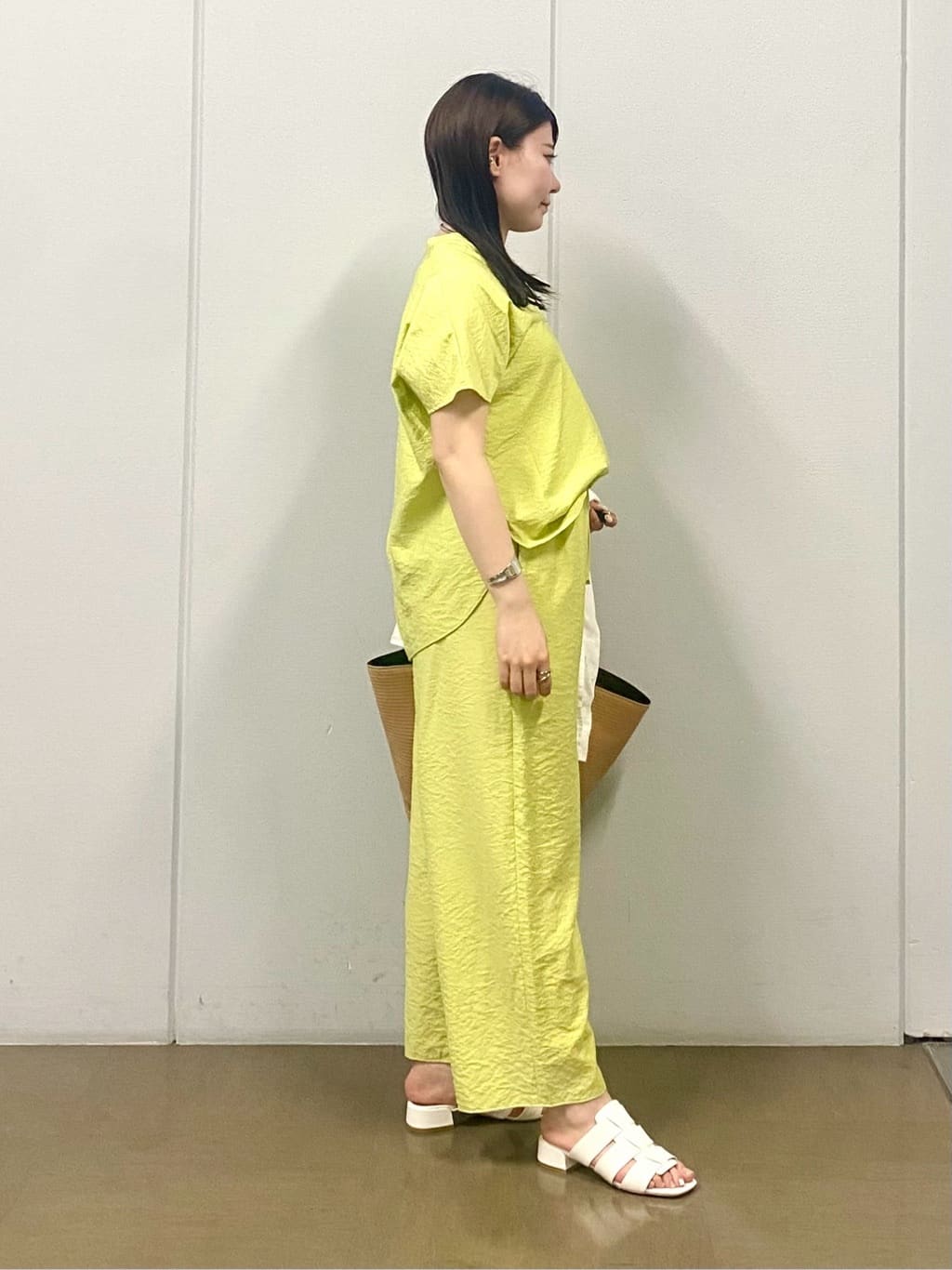 misakiさんの「INDIVI｜【洗える／UVケア／SETUP可能】ドロストワイドパンツ」を使ったコーディネート