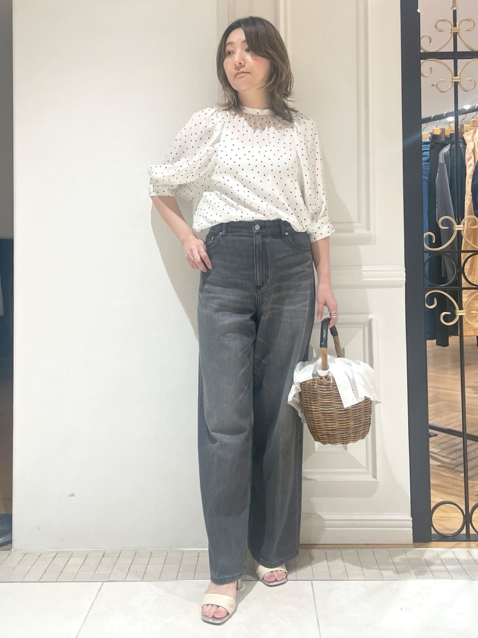 makiさんの「DRESSTERIOR｜ヴィンテージ加工ワイドデニムパンツ」を使ったコーディネート