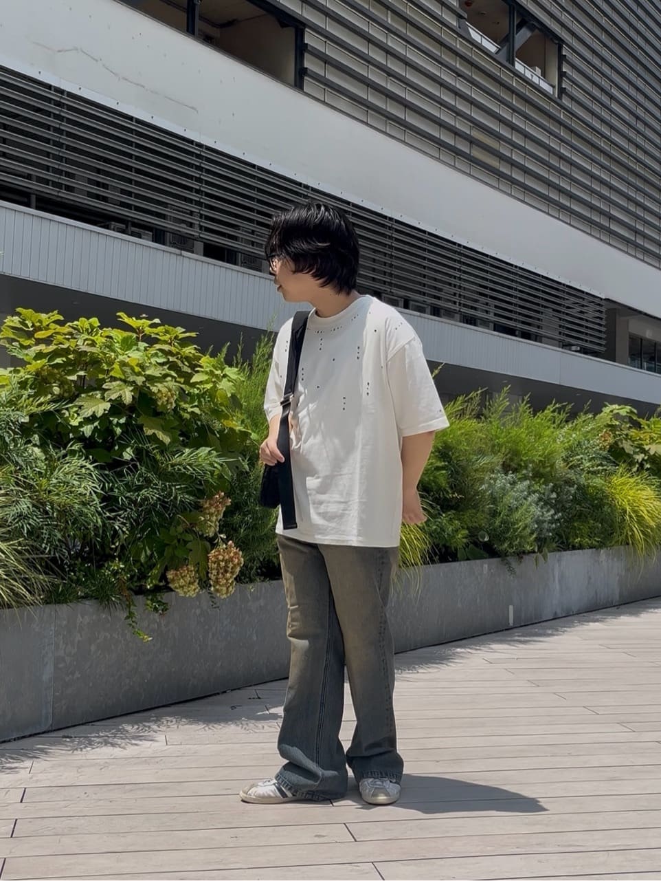 taigaさんの「tk.TAKEO KIKUCHI｜ヴィンテージライクスタッズTシャツ」を使ったコーディネート