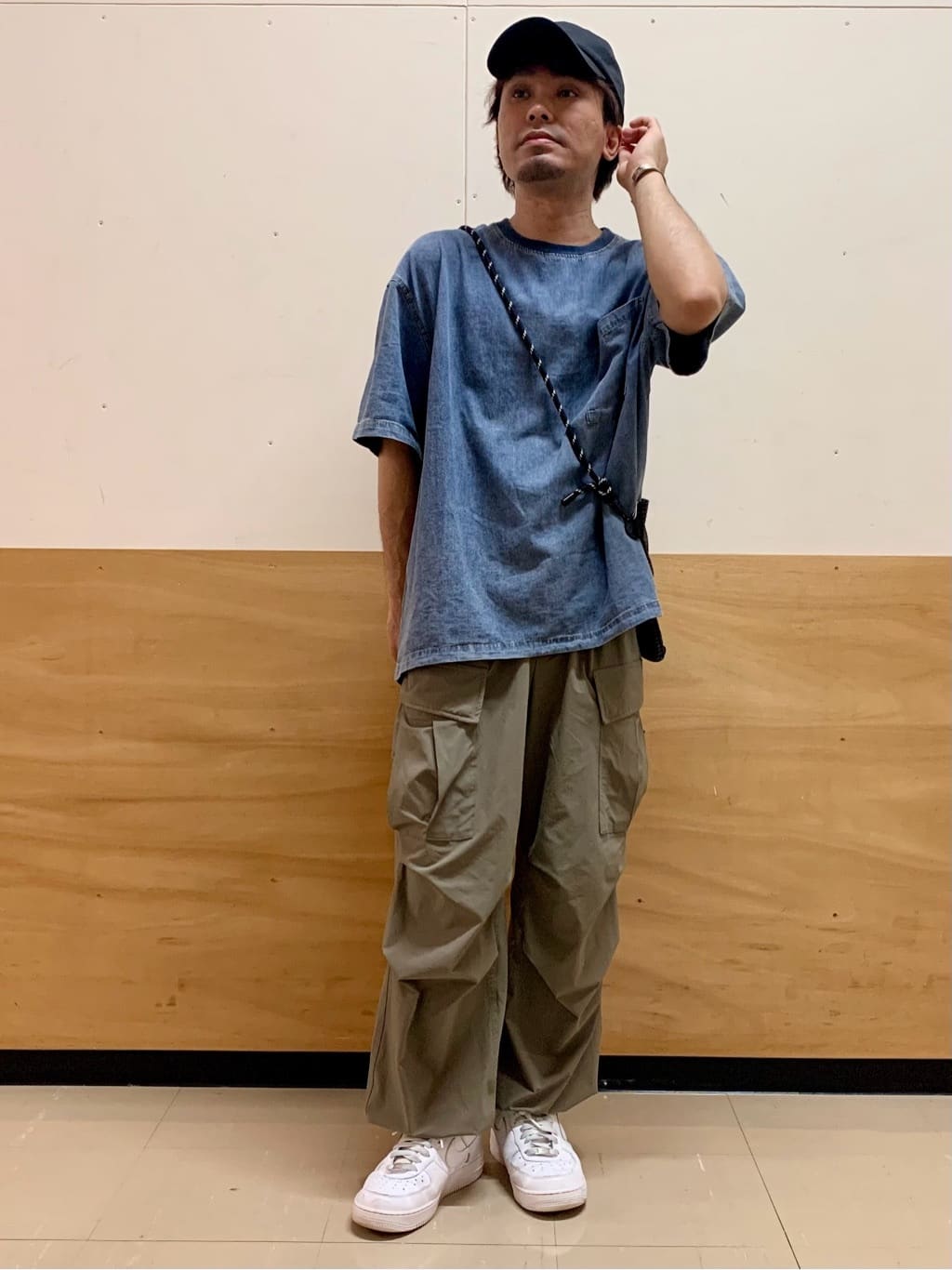 MATUさんの「THE SHOP TK｜ライトデニム半袖Tシャツ【洗濯機OK】」を使ったコーディネート