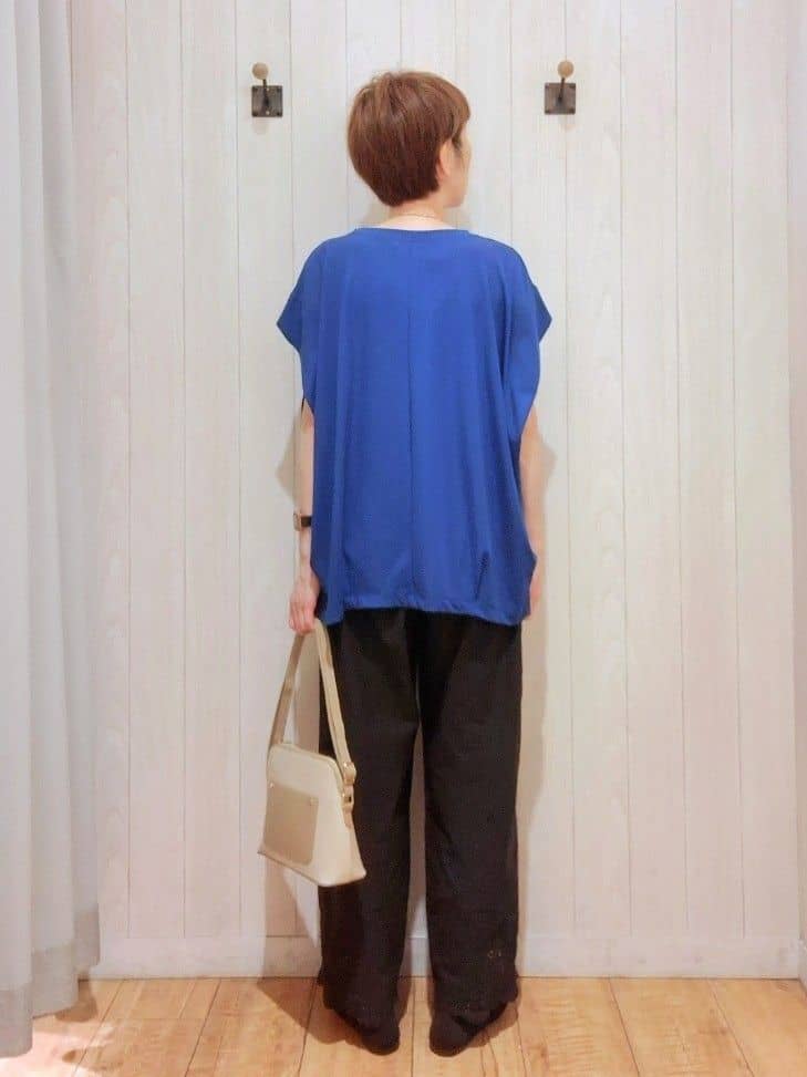 Ribさんの「SHOO･LA･RUE｜【S-LL/ひんやり/UV】二の腕をきれいにカバー ショルダータックトップス」を使ったコーディネート