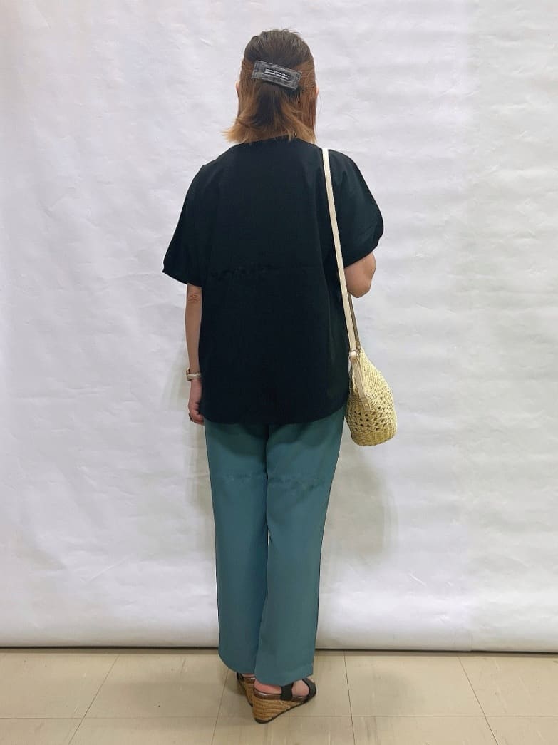 YUIさんの「SHOO･LA･RUE｜【ひんやり/洗濯後しわになりにくい】リブ切り替えドルマンブラウス」を使ったコーディネート