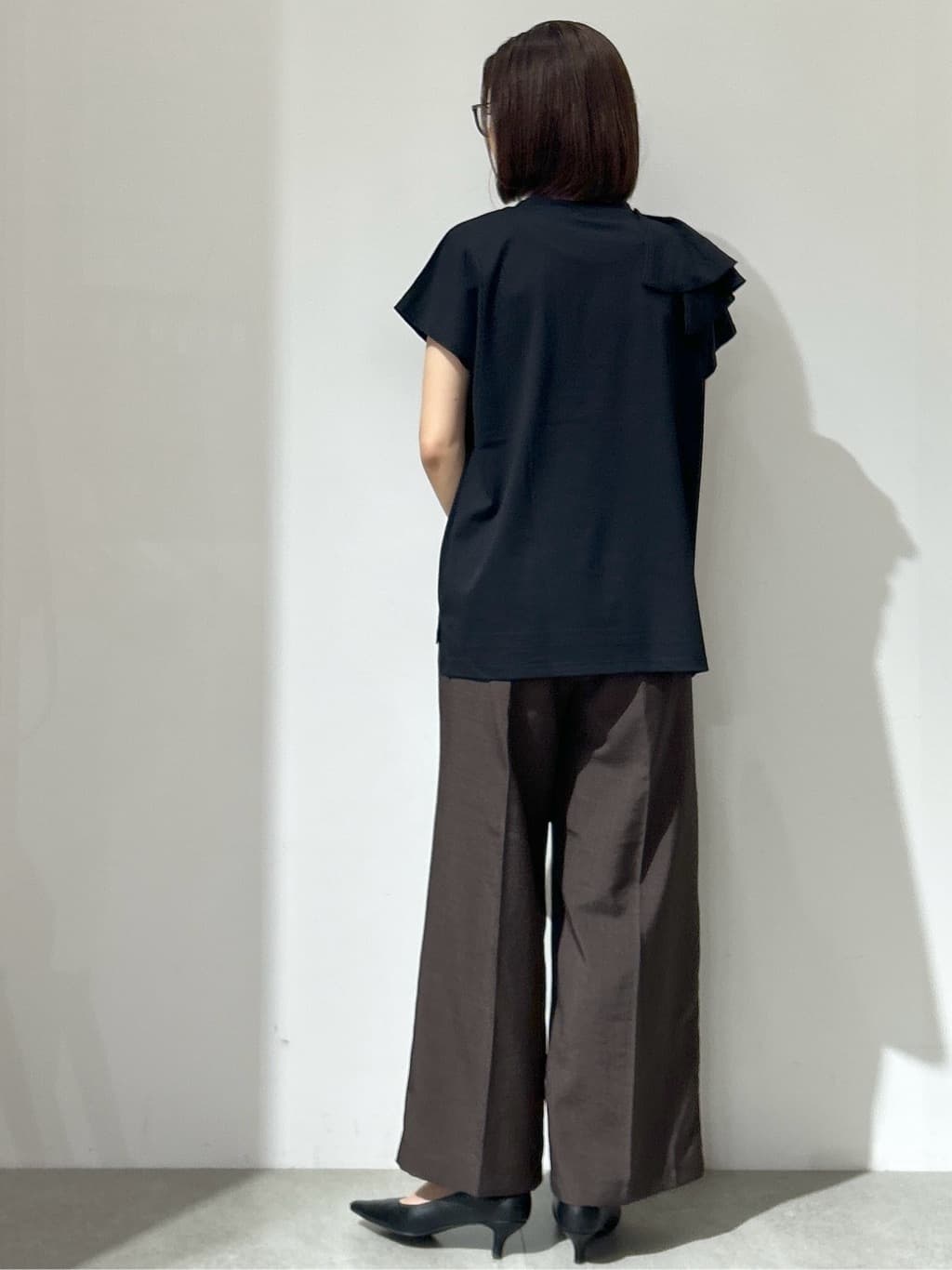 NAKAさんの「OPAQUE.CLIP｜ウエストサテン使いイージーワイドパンツ【洗濯機洗い可】」を使ったコーディネート