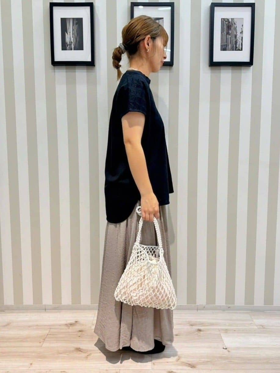 otaさんの「SHOO･LA･RUE｜【S-LL/裏地ひんやり】エアリーで涼やか 大人のシアースカーチョ」を使ったコーディネート