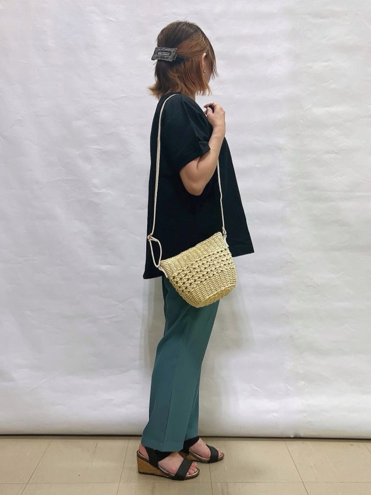 YUIさんの「SHOO･LA･RUE｜【ひんやり/洗濯後しわになりにくい】リブ切り替えドルマンブラウス」を使ったコーディネート