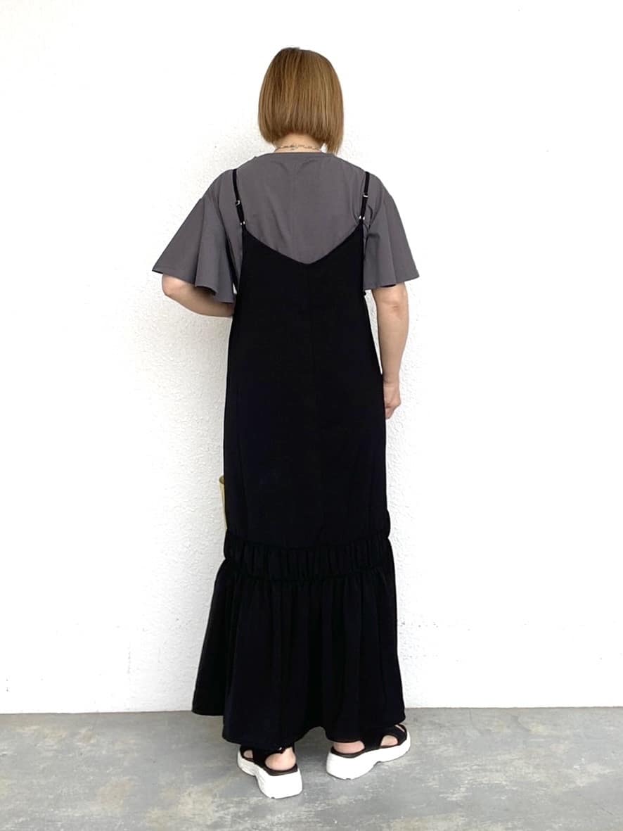 ぷくりんさんの「SHOO･LA･RUE｜【ひんやり】シャーリングがアクセントに 大人のデザインキャミワンピース」を使ったコーディネート