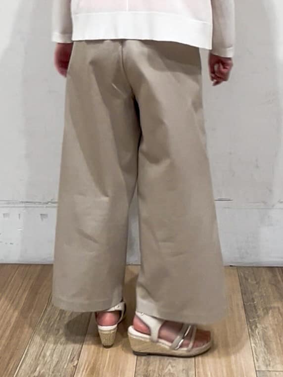 山さんさんの「grove｜サマーハイパーストレッチワイドパンツ」を使ったコーディネート