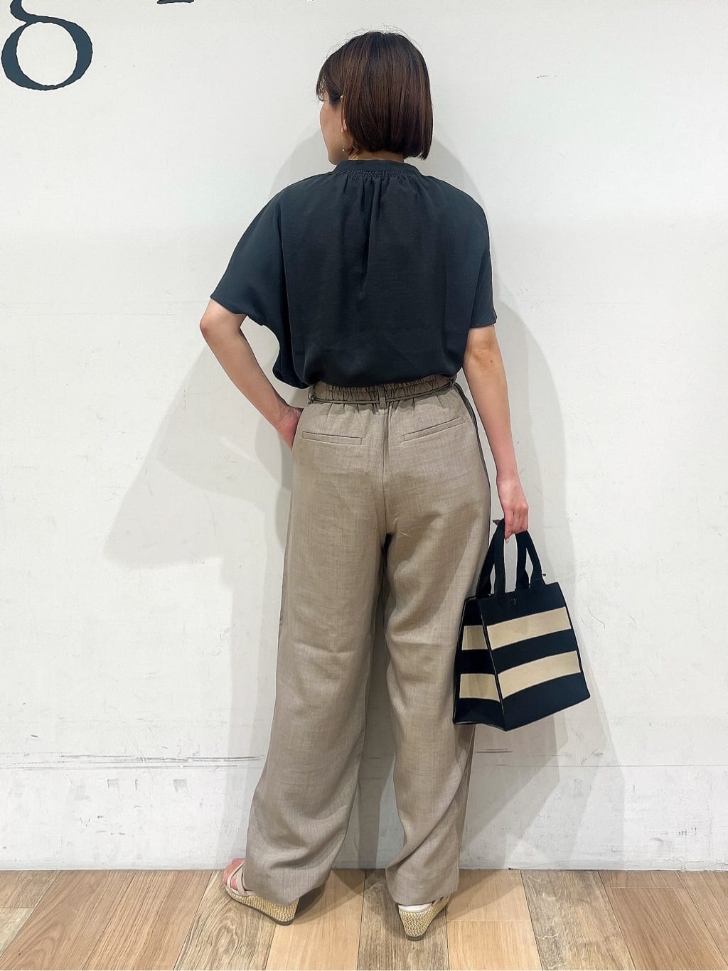 山さんさんの「grove｜ロープベルトで差がつく 洗練リラックスパンツ」を使ったコーディネート