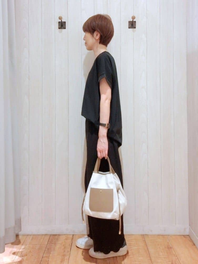 Ribさんの「SHOO･LA･RUE｜【S-LL】華やかさをプラスする 裾刺繍ストレートパンツ」を使ったコーディネート