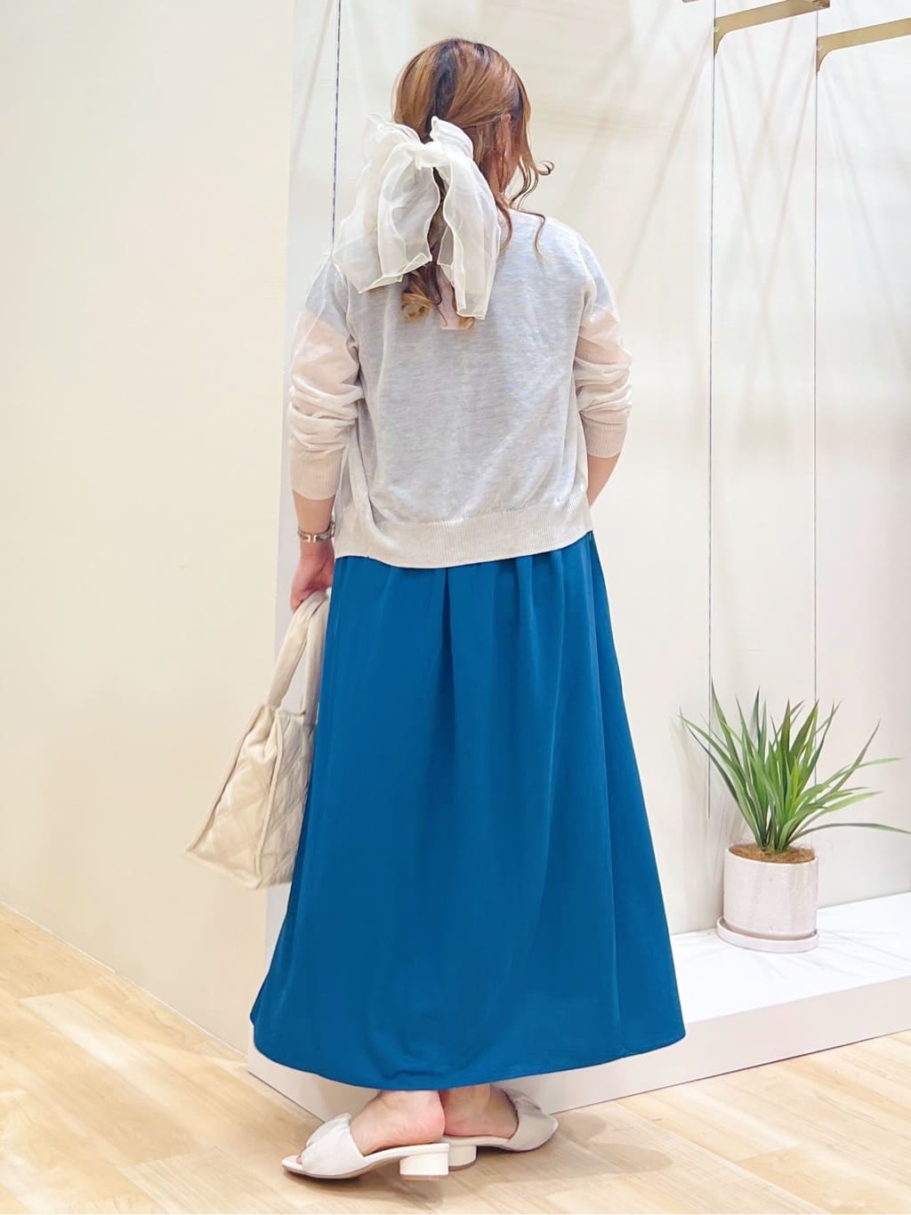みことさんの「grove｜【雑誌掲載】洗えるシアーカーディガン」を使ったコーディネート