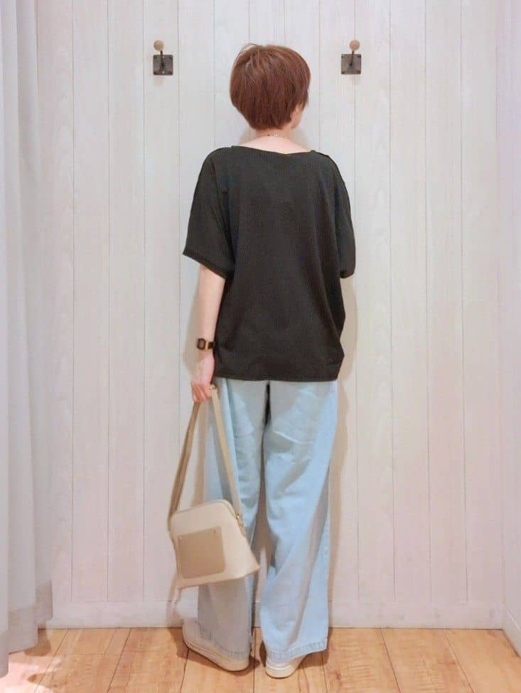 Ribさんの「SHOO･LA･RUE｜【ひんやり/UV】高気温でも快適に インせず決まるドルマントップス」を使ったコーディネート