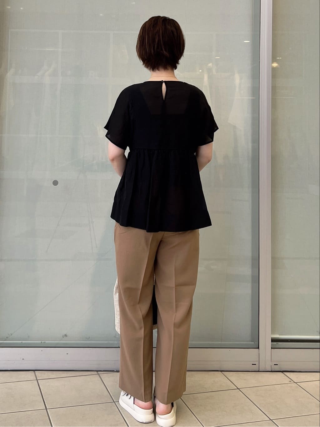 yo-koさんの「OPAQUE.CLIP｜麻混シアーペプラムブラウス【洗濯機洗い可】」を使ったコーディネート
