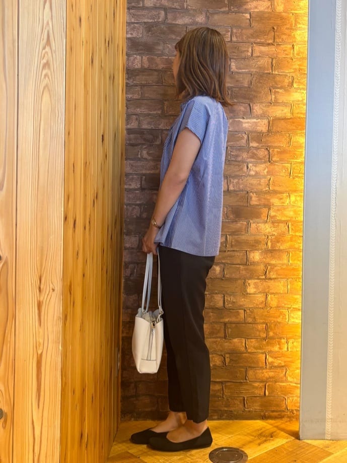 mieさんの「SHOO･LA･RUE｜【洗える/S-LL】プチフリル襟が女性らしい フレンチスリーブシャツ」を使ったコーディネート