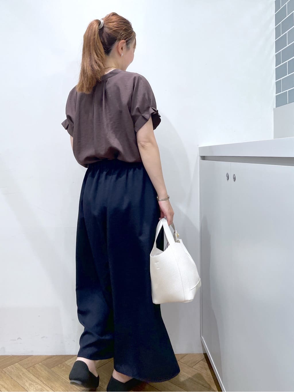 Junさんの「index｜《7色展開／XS-LLサイズ》タックスリーブスキッパーブラウス【洗濯機洗い可／吸水速乾／抗ピル／防シ」を使ったコーディネート