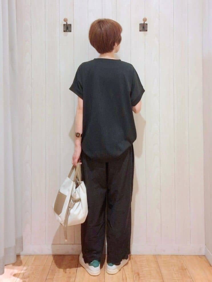 Ribさんの「SHOO･LA･RUE｜【S-LL】華やかさをプラスする 裾刺繍ストレートパンツ」を使ったコーディネート