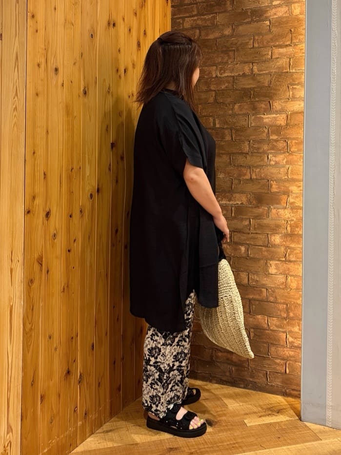 ゆかぴさんの「SHOO･LA･RUE｜◆【S-LL/ひんやり】涼しく楽に体型カバー　ゆったりスキッパー半袖チュニック」を使ったコーディネート