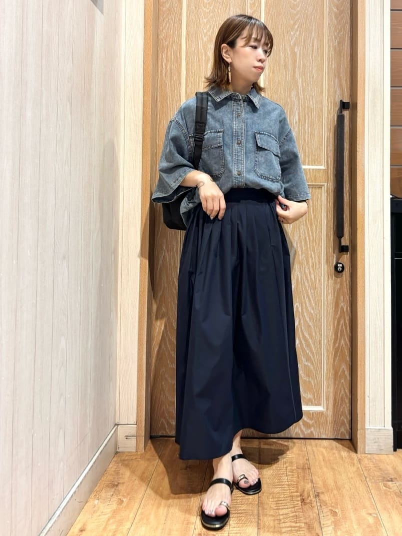 meiさんの「SHOO･LA･RUE｜【洗える/S-LL/撥水】タックギャザー フレアスカート」を使ったコーディネート