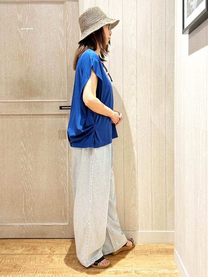 yukaさんの「SHOO･LA･RUE｜【S-LL/ひんやり/UV】二の腕をきれいにカバー ショルダータックトップス」を使ったコーディネート