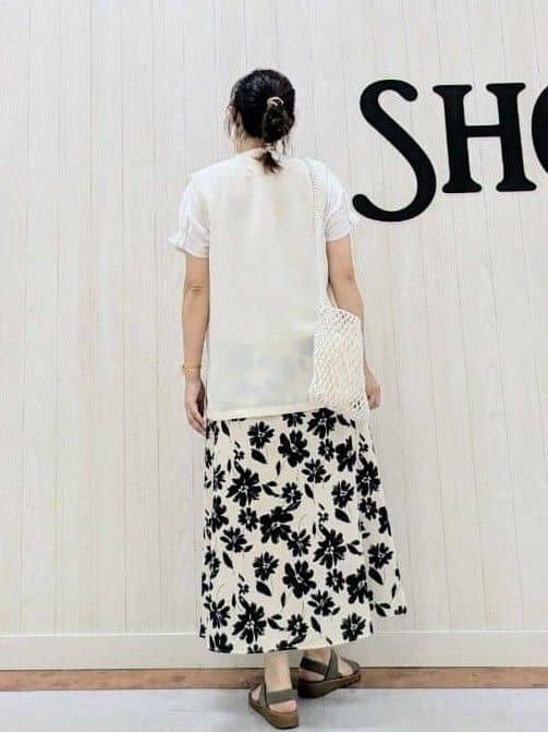 さくみぃさんの「SHOO･LA･RUE｜【S-LL/UV/プチプラ】お袖タックで好印象 デザインTシャツ」を使ったコーディネート