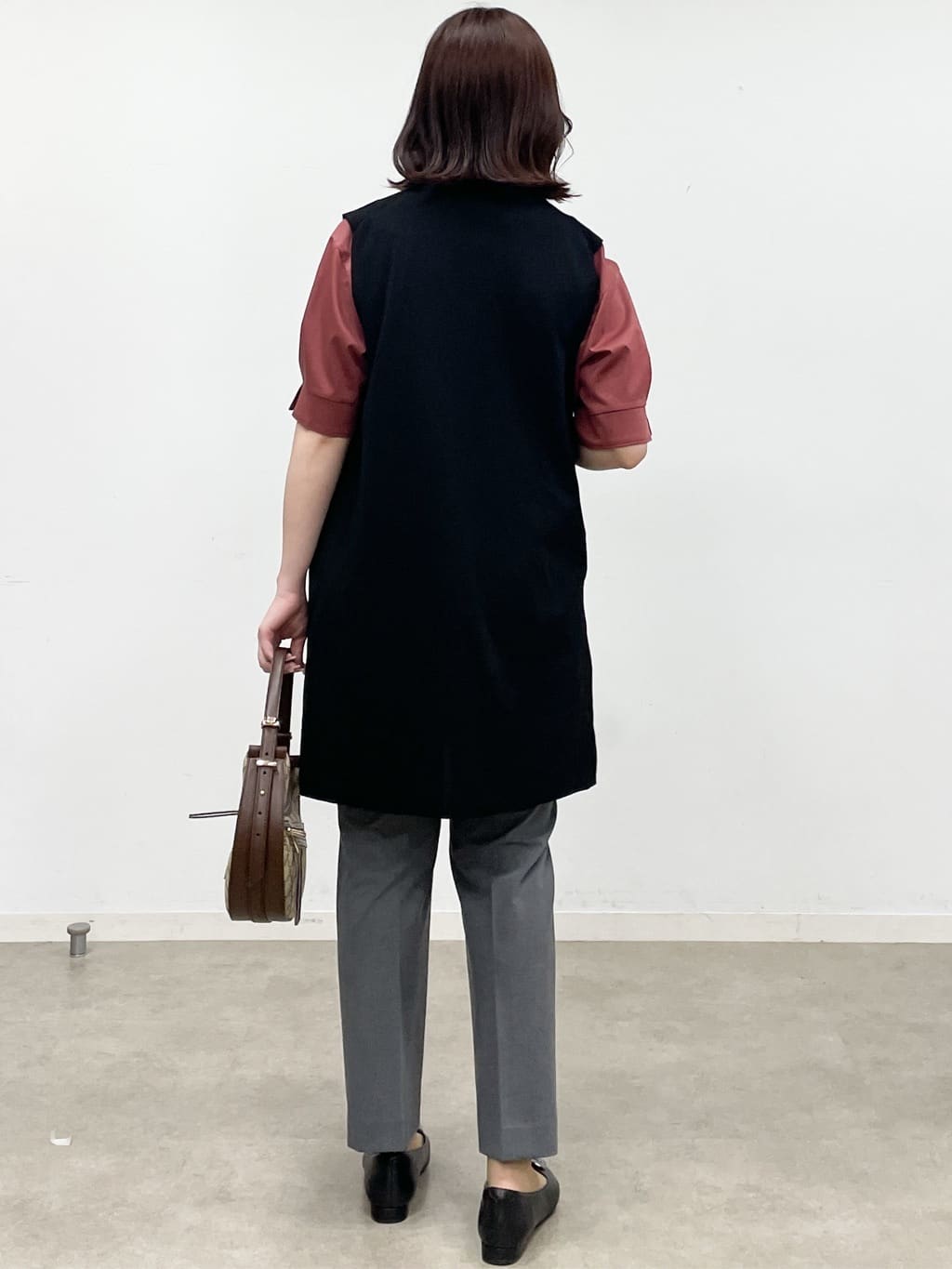 yukariさんの「Reflect｜ドライタッチニットベスト」を使ったコーディネート
