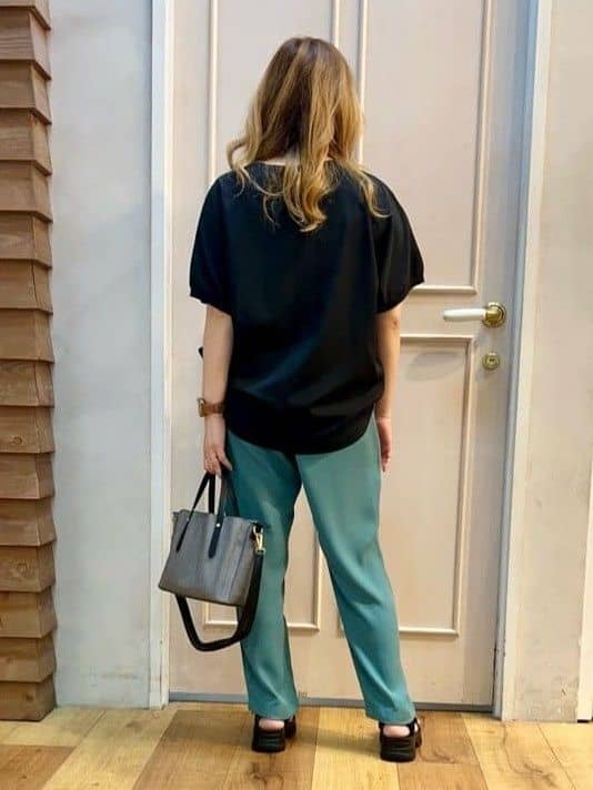 mさんの「SHOO･LA･RUE｜【ひんやり/洗濯後しわになりにくい】リブ切り替えドルマンブラウス」を使ったコーディネート