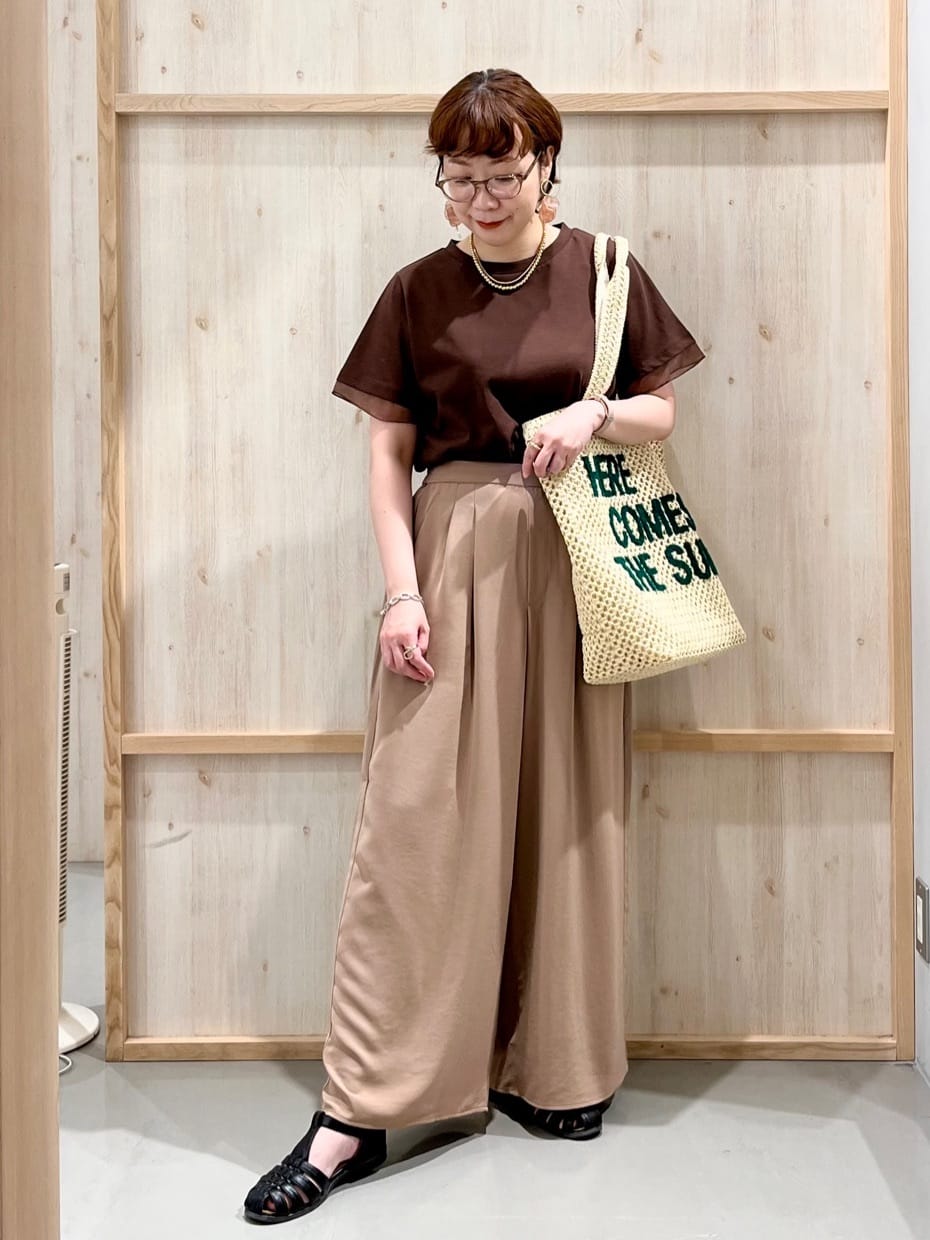 nakoさんの「THE SHOP TK｜【ひんやり/UV/洗濯機OK】袖シアーTシャツ」を使ったコーディネート