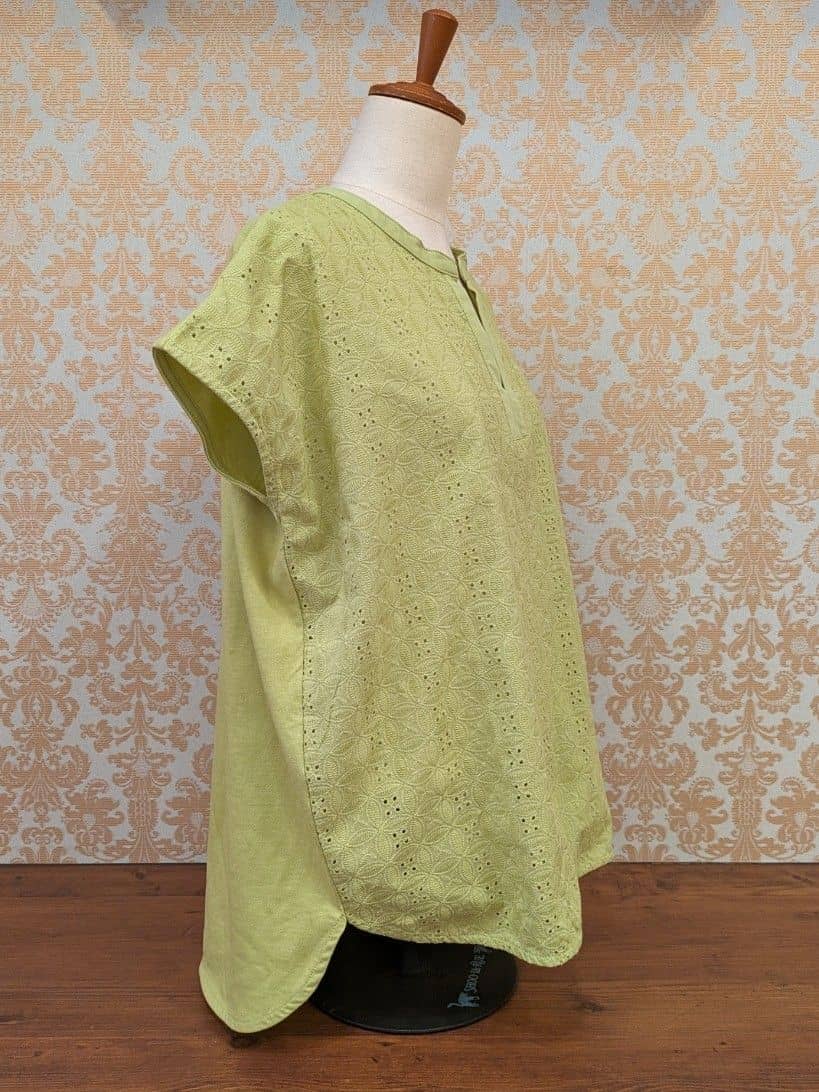caramelさんの「SHOO･LA･RUE｜【S-LL】抜け感とすっきり見えを叶える 刺繍レース スキッパー襟トップス」を使ったコーディネート