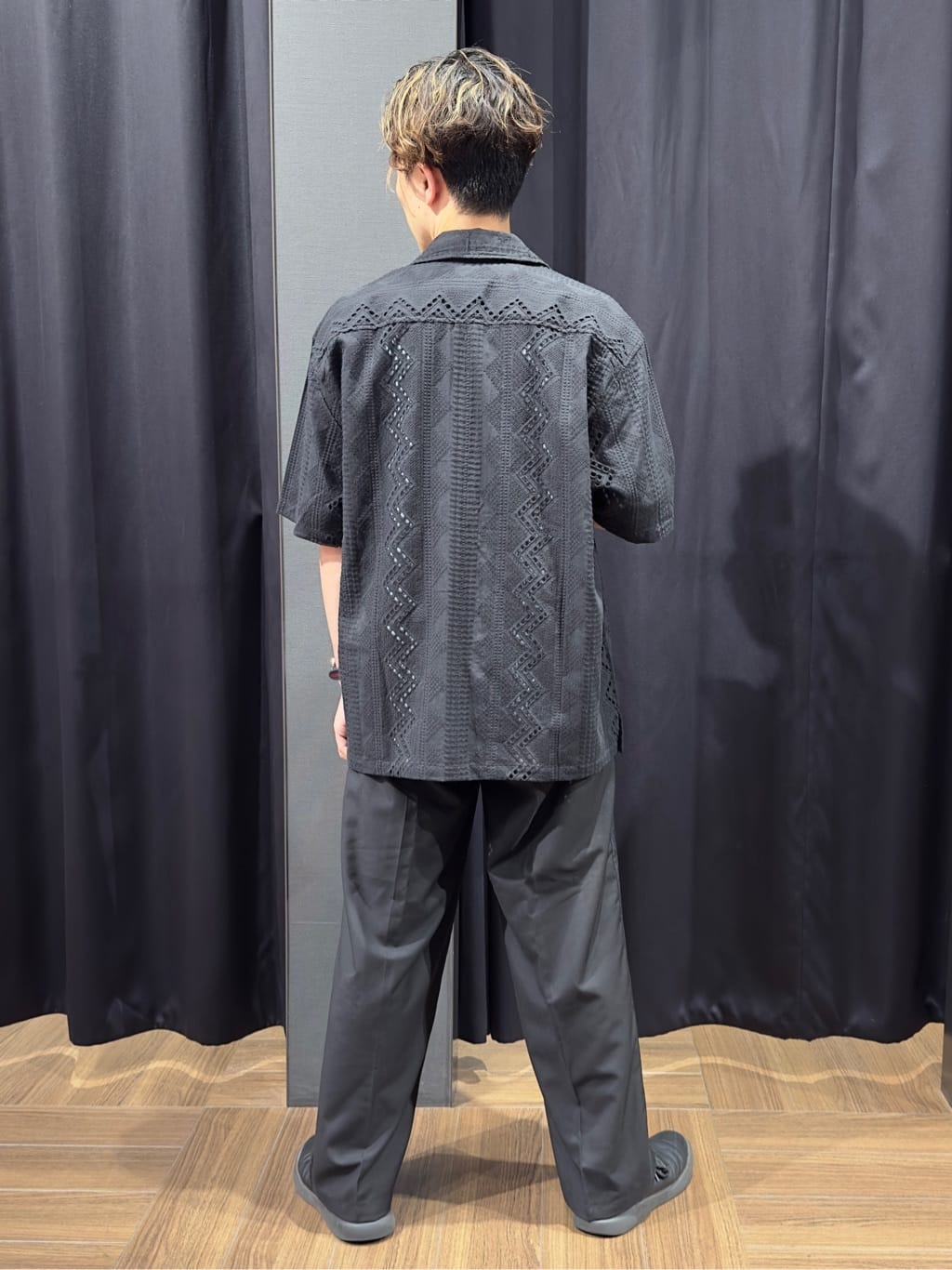 tomoyaさんの「THE SHOP TK｜ツイルキーネック 半袖Tシャツ 接触冷感/洗濯機OK」を使ったコーディネート