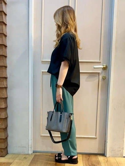 mさんの「SHOO･LA･RUE｜【ひんやり/洗濯後しわになりにくい】リブ切り替えドルマンブラウス」を使ったコーディネート