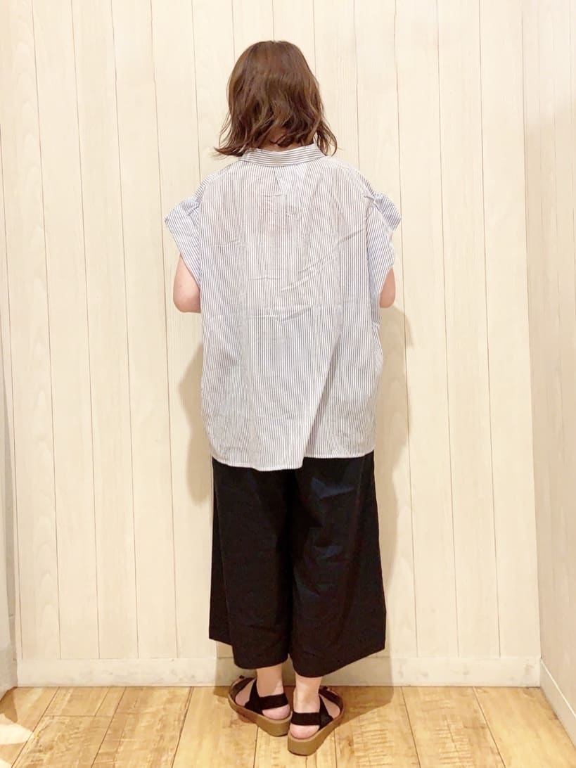 あいこさんの「SHOO･LA･RUE｜【S-LL】さらシャリコットン 上品なシアー感のデザインシャツ」を使ったコーディネート