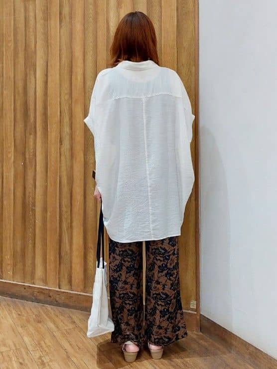 はっぴーさんの「SHOO･LA･RUE｜【ひんやり】すっきりきれいに体型カバー コクーンシルエットワンピース」を使ったコーディネート