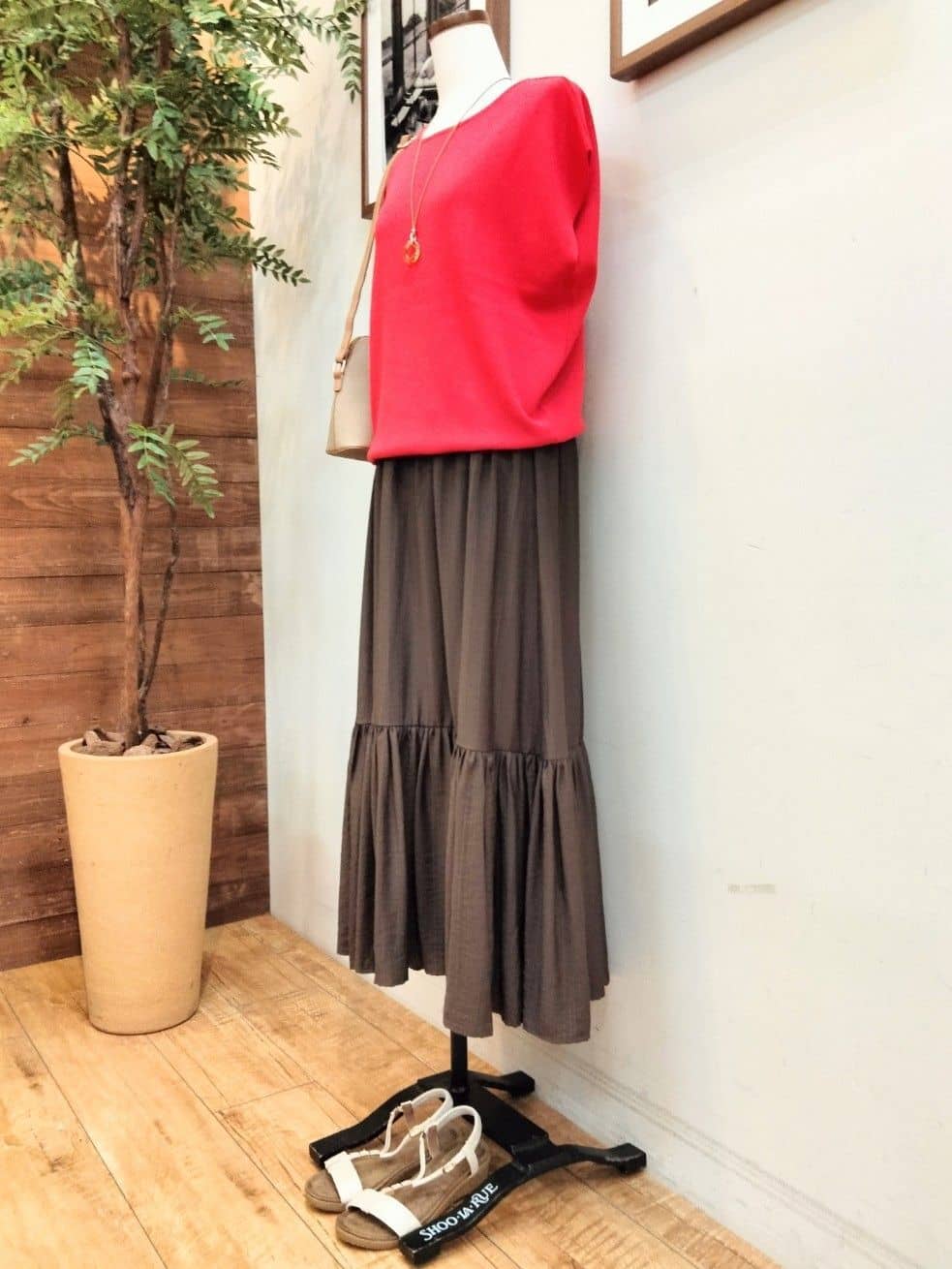うっちーさんの「SHOO･LA･RUE｜【洗える/S-LL/ひんやり】さらりと好印象　総針フレンチスリーブニット」を使ったコーディネート