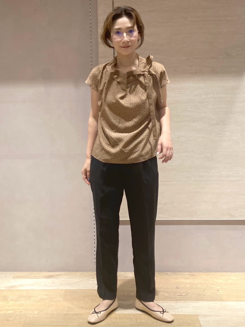 たけねぇさんの「OPAQUE.CLIP｜ラッピングボウタイドットブラウス【洗濯機洗い可】」を使ったコーディネート