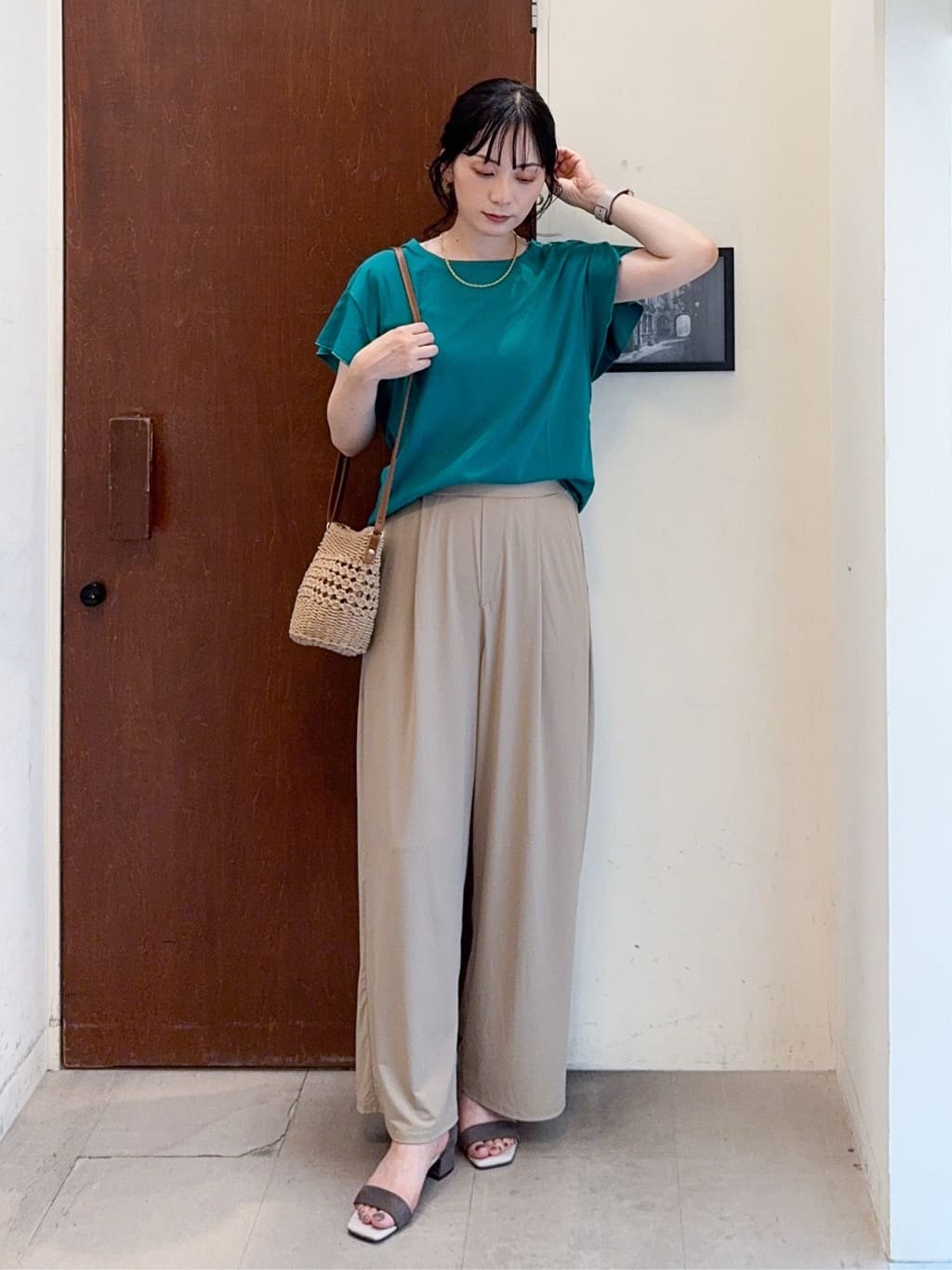 𝐇𝐢𝐫𝐨𝐦𝐢さんの「SHOO･LA･RUE｜【S-LL/ひんやり/UV】リラクシーな穿き心地 エアリーワイドパンツ」を使ったコーディネート