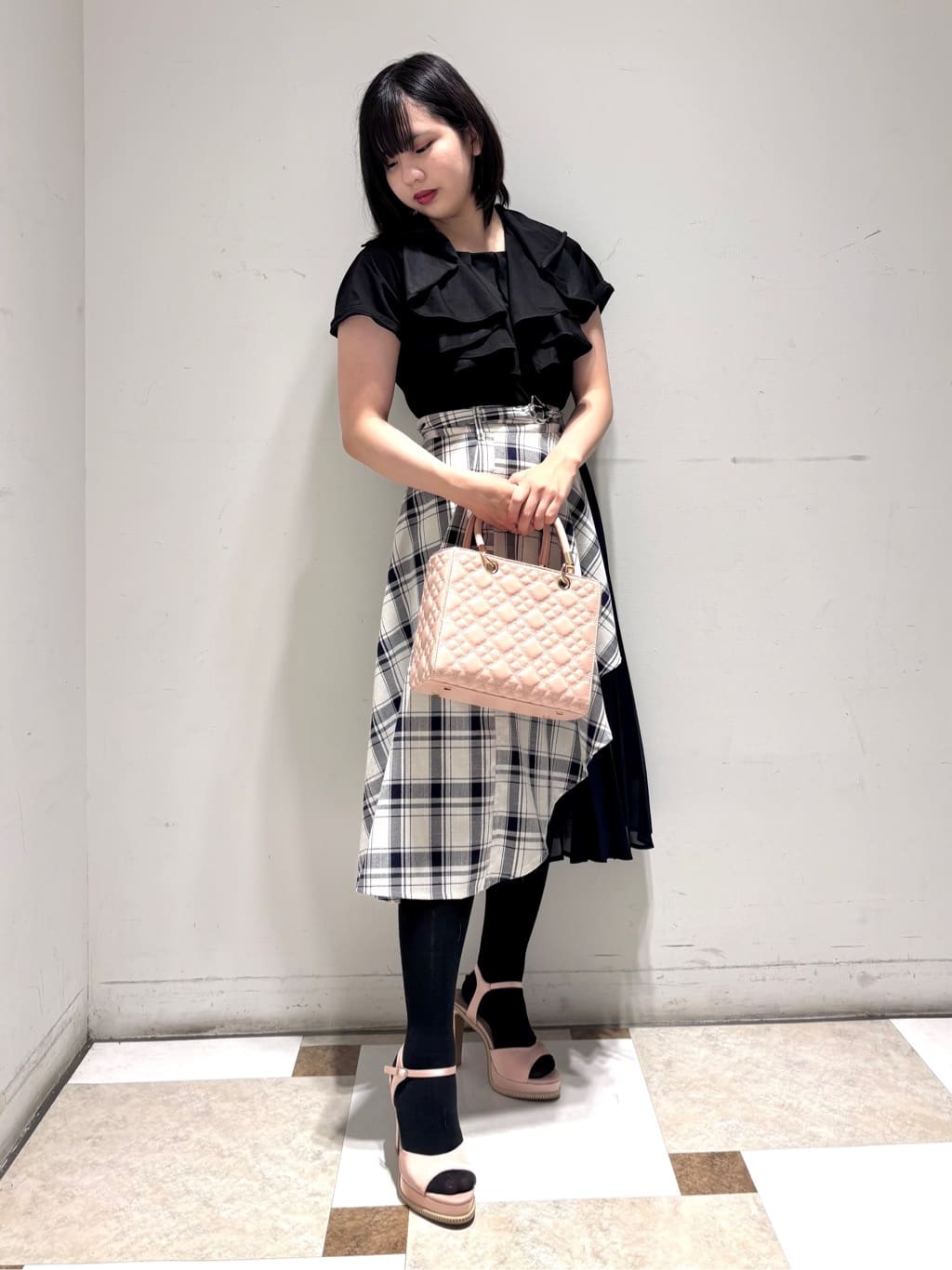 夜桜さんの「ESPERANZA｜ラインストーンコバサンダル」を使ったコーディネート