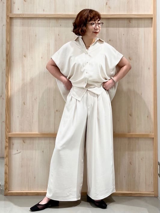 nakoさんの「THE SHOP TK｜コットンライクブラウス【接触冷感/洗濯機OK/UV/セットアップ可】」を使ったコーディネート